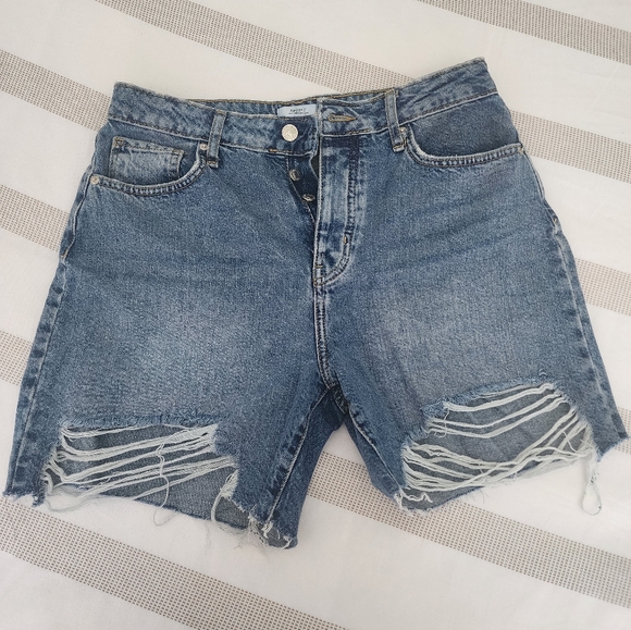 F21 Mom distressed shorts - Picture 1 of 4